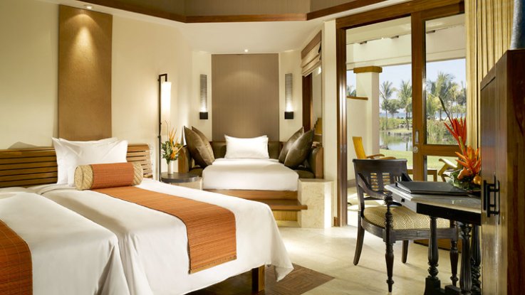 Grand Room with two twin beds, daybed &amp; private balcony